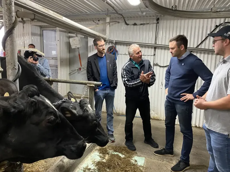 8830_7
