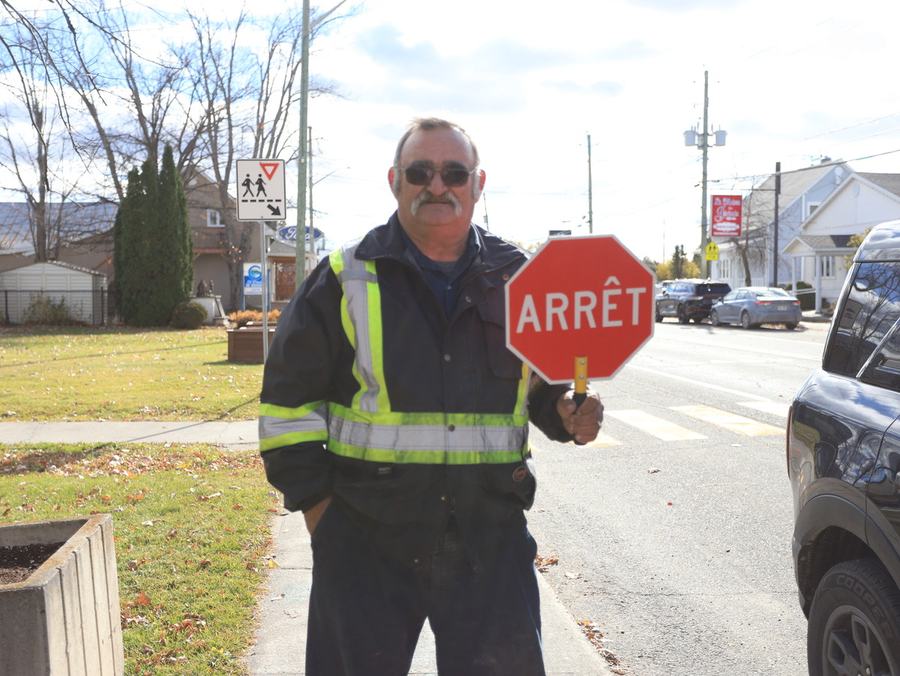 Monsieur Noël à son intersertion | Brigadier scolaire