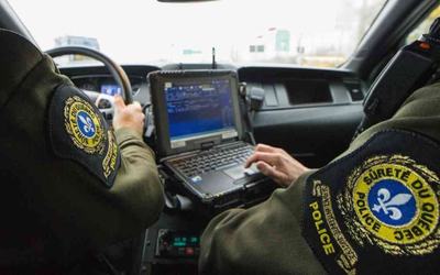 Deux-agents-SQ-interieur-vehicule-ordinateur-de-bord-1280x720