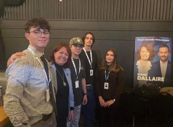 Diane Dallaire et étudiants | élections provinciales 2026