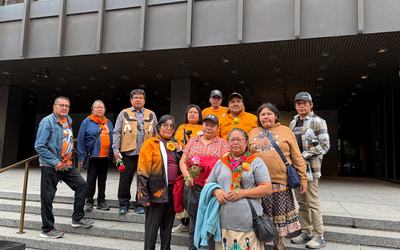 Des membres de la communauté de Kitcisakik à Montréal.
