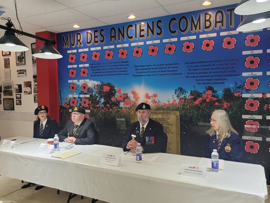 filiale 076 de la Légion royale canadienne de Val-d’Or | Les présidents des trois filiales, accompagnés par Jacqueline Désormaux, présidente des dames auxiliaires