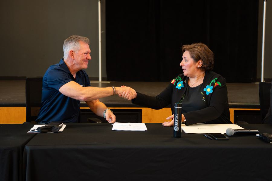 Signature entre Waswanipi et Gold Fields