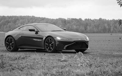 aston martin vantage 2020-1.jpg